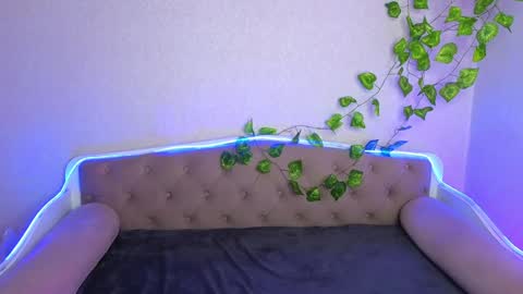 Snapshot of paradisepleasure_ chatting on December 2024 02:56:02 AM Allie Alex Thumbs up if you like us online show from December 2024 02:56:02 AM