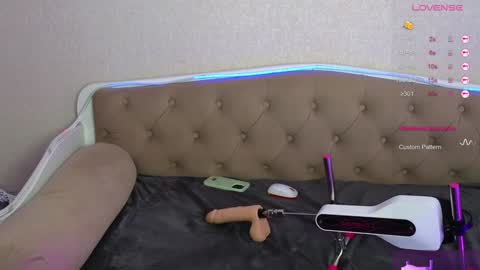 Snapshot of paradisepleasure_ chatting on December 2024 05:09:02 AM Allie Alex Thumbs up if you like us online show from December 2024 05:09:02 AM