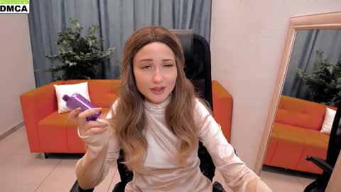 Louise online show from October 2025 09:37:01 AM