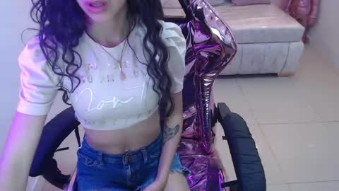 Snapshot of paris_1sub chatting on December 2024 08:39:01 PM Paris 1sub online show from December 2024 08:39:01 PM