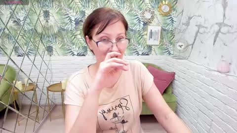 Snapshot of paris_cherry chatting on January 2025 11:21:02 PM Paris online show from January 2025 11:21:02 PM