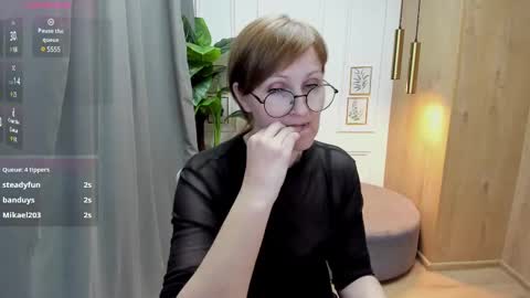 Snapshot of paris_cherry chatting on March 2025 04:35:02 PM Paris online show from March 2025 04:35:02 PM