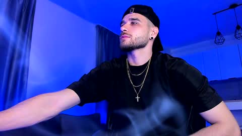 Paris online show from December 2024 10:41:01 PM