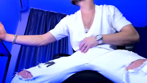 Paris online show from December 2024 02:18:01 AM