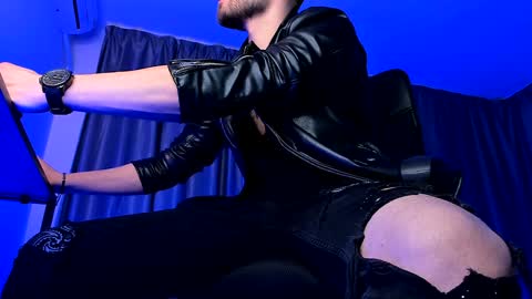 Paris online show from December 2024 02:14:02 AM