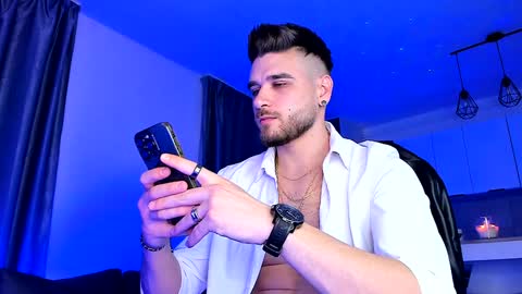 Paris online show from December 2024 11:05:02 PM