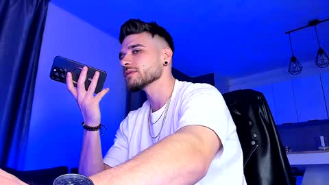 Paris online show from January 2025 08:33:01 PM