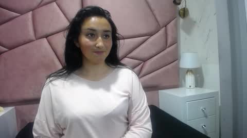 Snapshot of paris_love19 chatting on November 2025 07:46:02 PM kitty online show from November 2025 07:46:02 PM