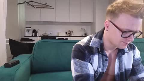 Snapshot of pashka_x chatting on March 2025 01:15:02 PM Pashka online show from March 2025 01:15:02 PM