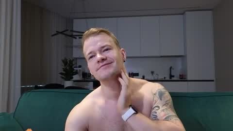 Snapshot of pashka_x chatting on October 2025 06:47:01 AM Pashka online show from October 2025 06:47:01 AM