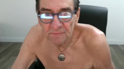 Snapshot of pastelito76 chatting on October 2025 02:07:02 PM Bob online show from October 2025 02:07:02 PM