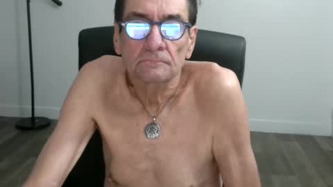 Snapshot of pastelito76 chatting on November 2025 03:23:02 PM Bob online show from November 2025 03:23:02 PM