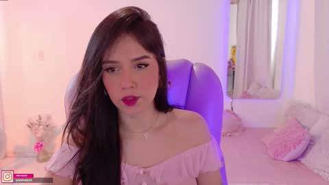 Snapshot of pau_cute chatting on October 2025 08:18:02 PM Sofa online show from October 2025 08:18:02 PM