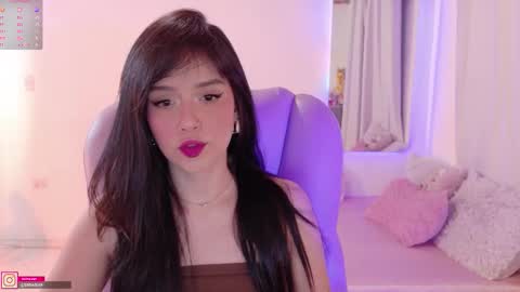 Snapshot of pau_cute chatting on November 2025 04:40:02 AM Sofa online show from November 2025 04:40:02 AM