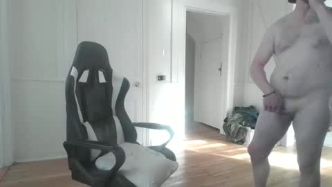 Snapshot of paul9333 chatting on January 2025 06:44:01 PM shy online show from January 2025 06:44:01 PM