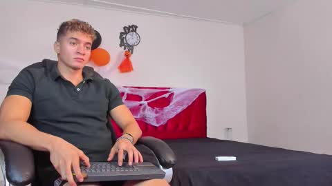 Paull George online show from October 2025 02:07:02 PM