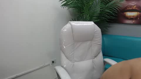 Snapshot of paul_ponce chatting on October 2025 01:12:01 PM PAUL online show from October 2025 01:12:01 PM