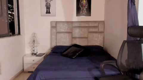 Snapshot of paul_roger chatting on October 2025 12:16:02 AM PAUL ROGER online show from October 2025 12:16:02 AM