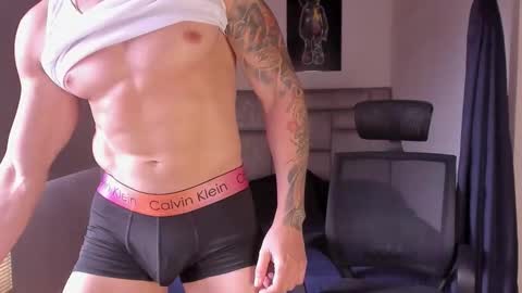 Snapshot of paul_roger chatting on October 2025 06:47:02 PM PAUL ROGER online show from October 2025 06:47:02 PM