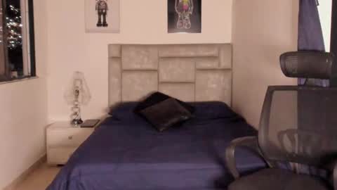 Snapshot of paul_roger chatting on October 2025 01:03:01 AM PAUL ROGER online show from October 2025 01:03:01 AM