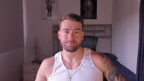 Snapshot of paul_roger chatting on October 2025 03:29:01 PM PAUL ROGER online show from October 2025 03:29:01 PM