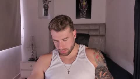 Snapshot of paul_roger chatting on October 2025 08:37:02 PM PAUL ROGER online show from October 2025 08:37:02 PM