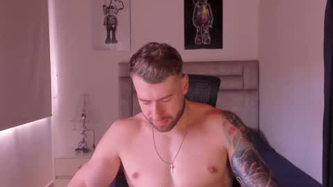 Snapshot of paul_roger chatting on November 2025 05:37:01 PM PAUL ROGER online show from November 2025 05:37:01 PM