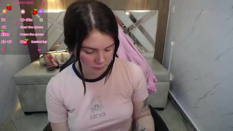 Snapshot of paula_b_ chatting on October 2025 12:57:02 PM Paula online show from October 2025 12:57:02 PM