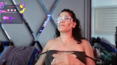 Snapshot of paula_daniela1 chatting on October 2025 09:48:02 PM Paula online show from October 2025 09:48:02 PM