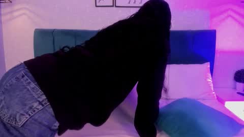 Pau  online show from November 2025 12:26:01 PM