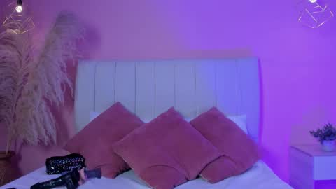 Pau  online show from November 2025 03:34:01 AM