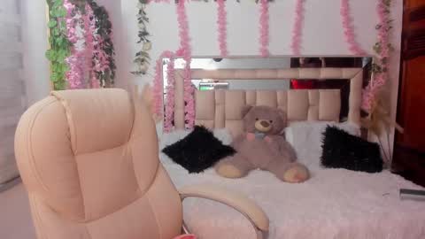 paulha_miller online show from September 2025 12:05:01 PM