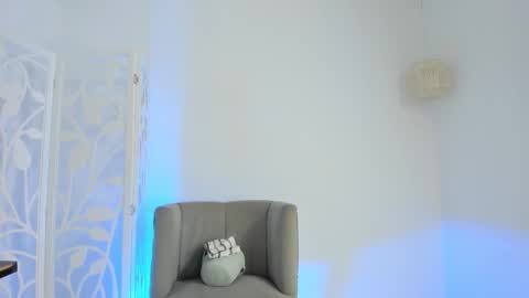 Pau online show from September 2025 03:01:02 PM