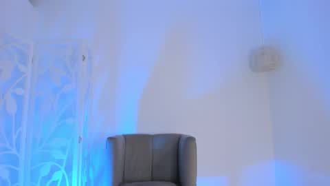 Pau online show from September 2025 05:13:02 PM