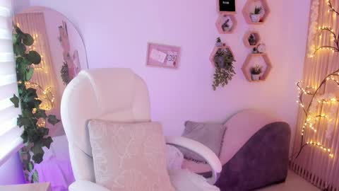 Estefania online show from October 2025 06:28:01 PM