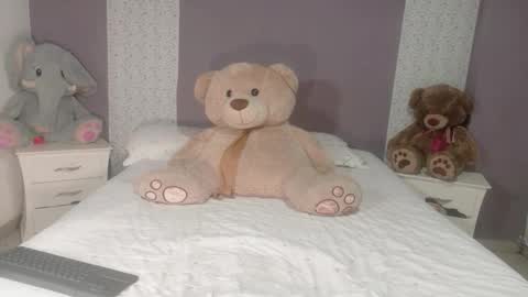 Snapshot of paulinawilliams chatting on November 2025 05:14:02 PM paulina online show from November 2025 05:14:02 PM