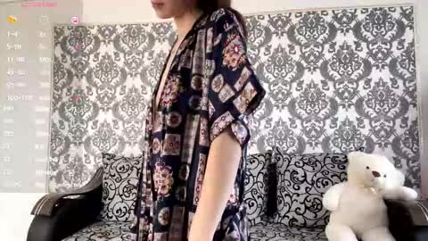 Mia online show from September 2025 04:56:01 AM