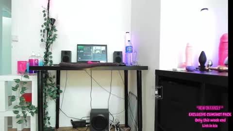 Help me to reach 200 thumbs up  online show from September 2025 10:42:01 AM