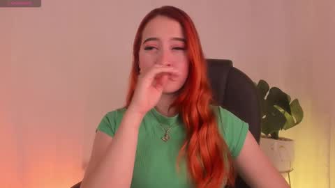 Snapshot of pear__moon chatting on October 2025 11:45:02 PM LILLY online show from October 2025 11:45:02 PM