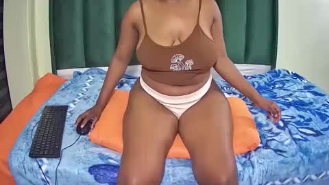 pearlx_ online show from December 2025 08:13:02 PM