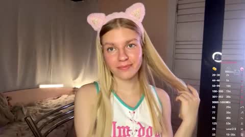 Snapshot of peggymeggy chatting on October 2025 07:02:01 PM Mary online show from October 2025 07:02:01 PM