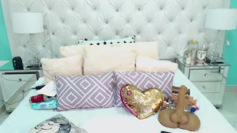 Penelope Laurent online show from September 2025 12:38:01 PM