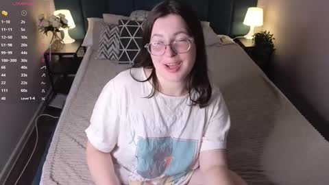 Snapshot of peneloppa_star chatting on October 2025 09:04:02 PM Hi Im Peneloppa online show from October 2025 09:04:02 PM