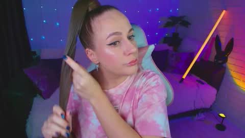 Snapshot of pepper_cat chatting on November 2025 12:03:01 PM Dia online show from November 2025 12:03:01 PM