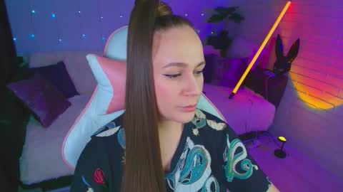 Snapshot of pepper_cat chatting on November 2025 07:35:02 PM Dia online show from November 2025 07:35:02 PM