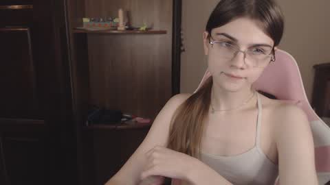 Snapshot of peralez_f chatting on December 2024 11:18:02 PM Farida online show from December 2024 11:18:02 PM