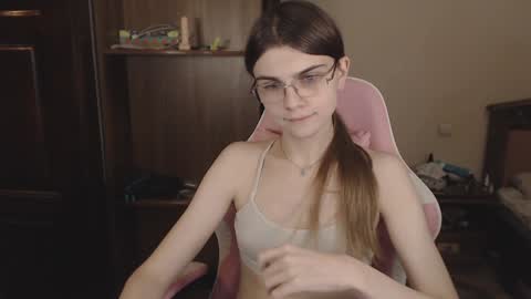 Snapshot of peralez_f chatting on December 2024 01:46:01 AM Farida online show from December 2024 01:46:01 AM