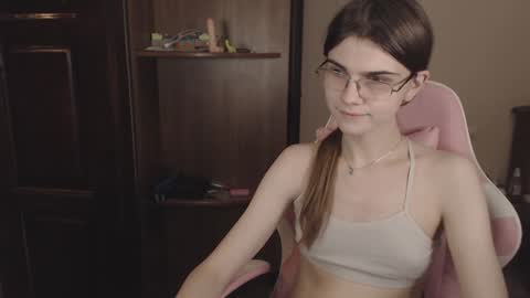 Snapshot of peralez_f chatting on December 2024 03:18:02 AM Farida online show from December 2024 03:18:02 AM