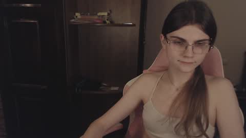 Snapshot of peralez_f chatting on January 2025 01:27:01 AM Farida online show from January 2025 01:27:01 AM