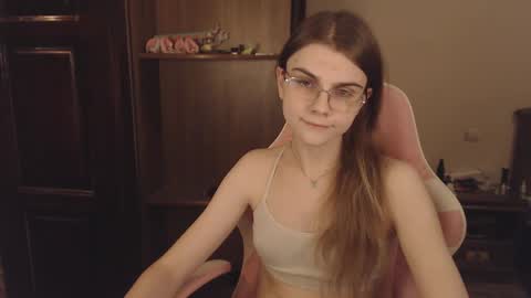 Snapshot of peralez_f chatting on February 2025 03:42:01 AM Farida online show from February 2025 03:42:01 AM